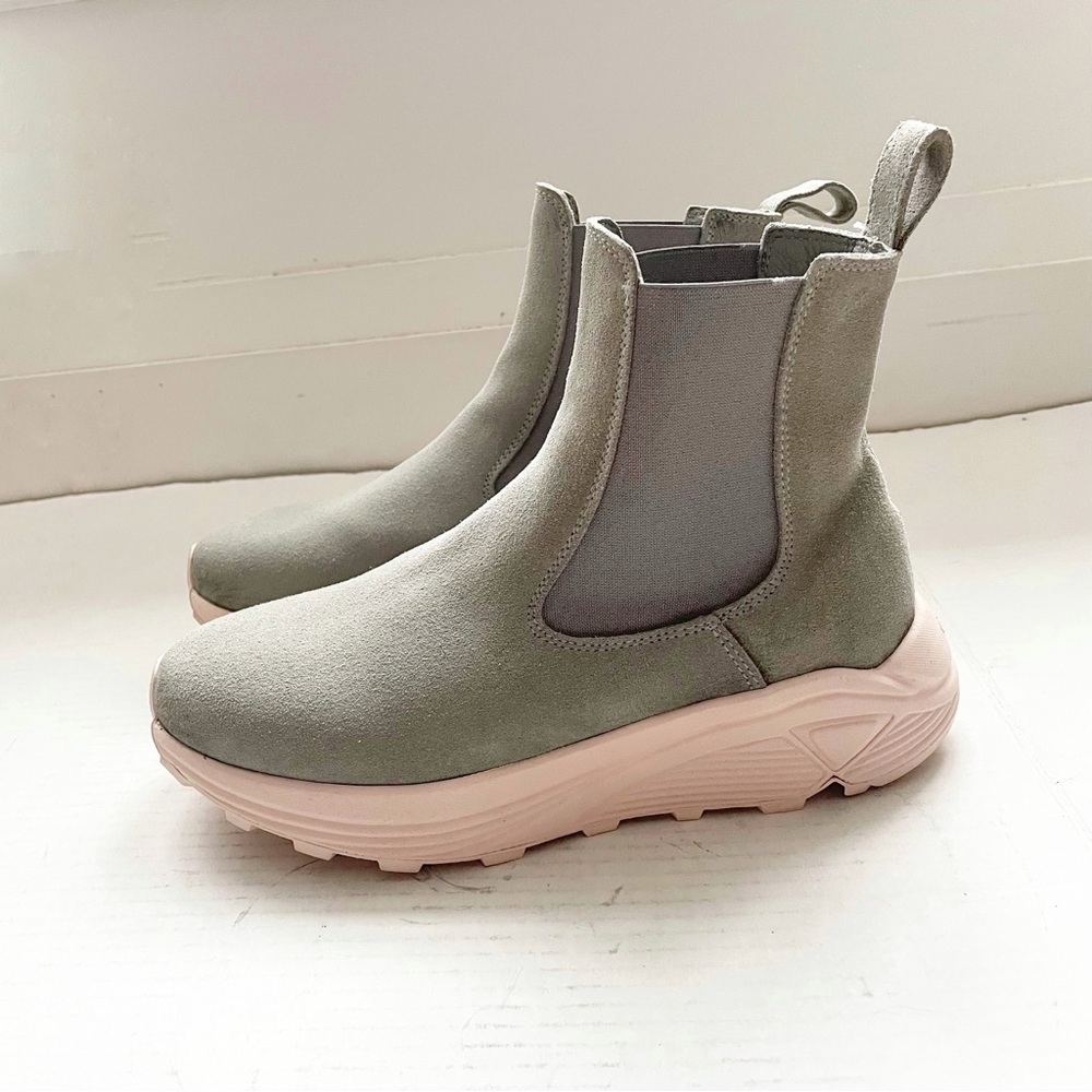 Diemme Verona
Runner Chelsea Boot size 40 or US 8.5